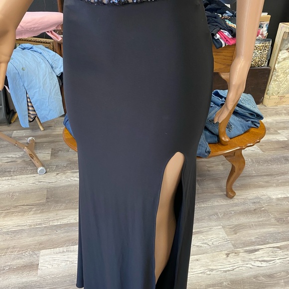 Black two piece gown - Picture 3 of 4